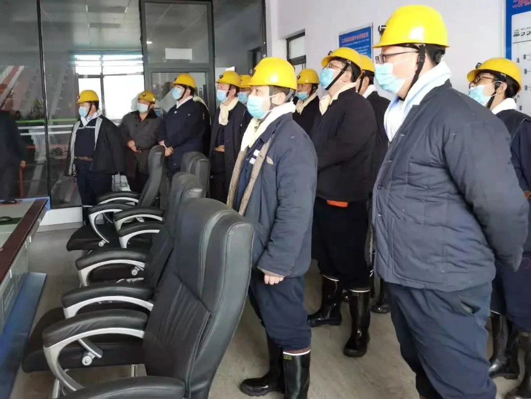 认真听取八矿工作人员讲解 认真听取八矿工作人员讲解